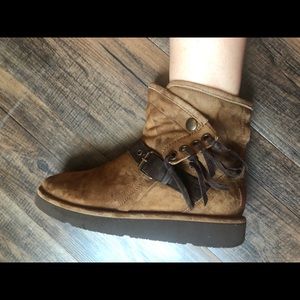 NWOB UGG ANKLE BOOT WITH FUR 🥾 SZ 5